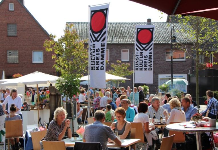 Töpfermarkt Kunst Kulturkreis Damme Menschenmenge